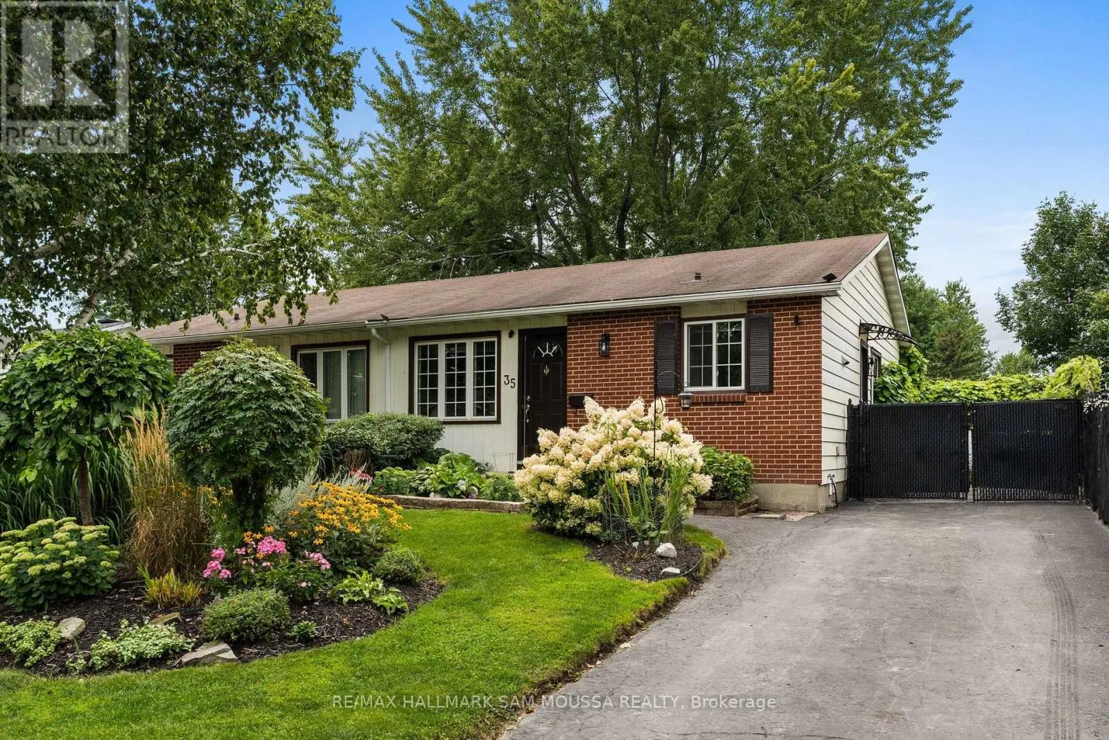 35 BALLANTRAE WAY