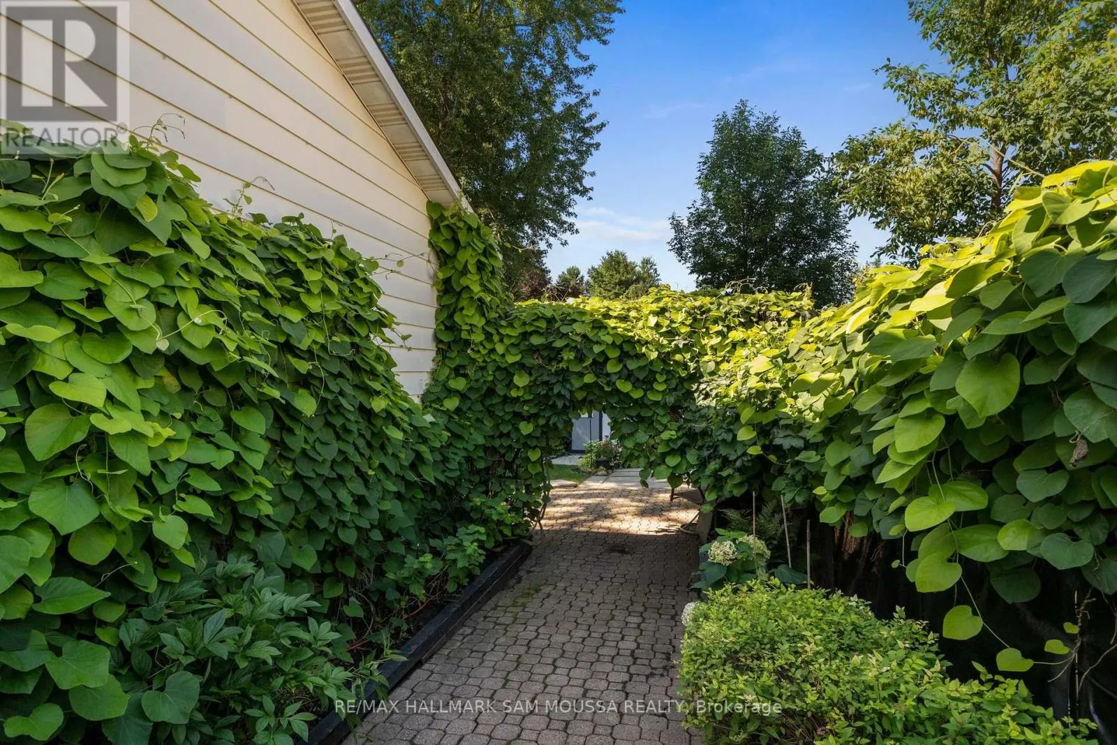 35 BALLANTRAE WAY