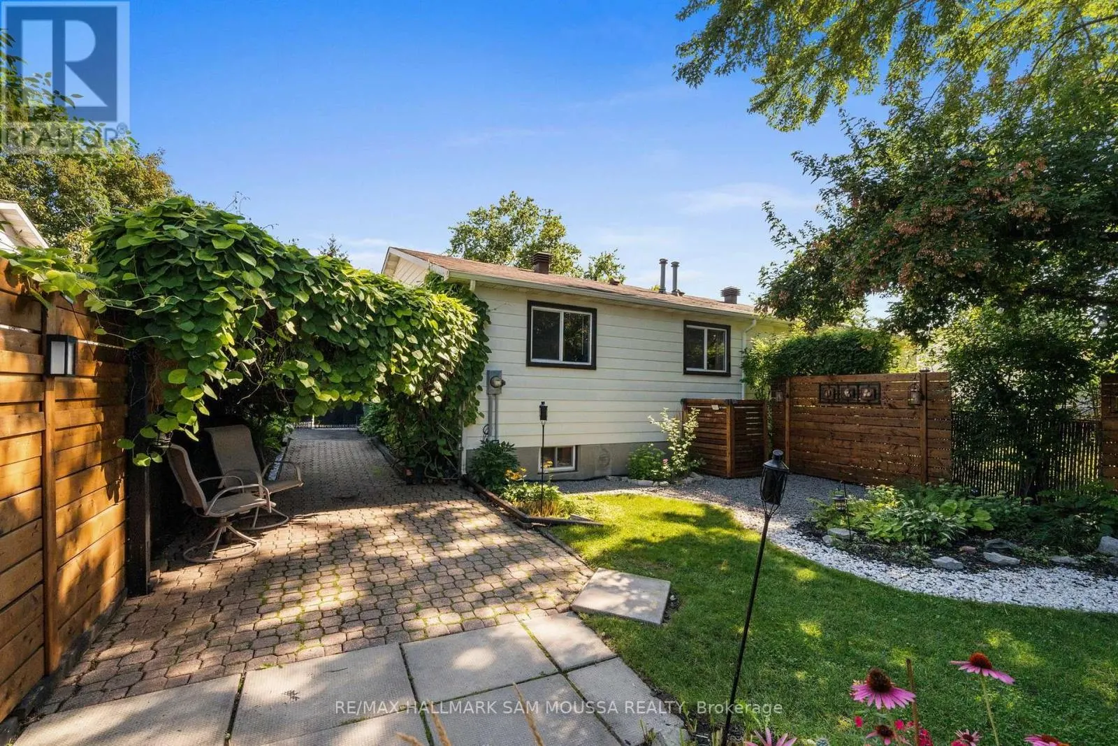 35 BALLANTRAE WAY