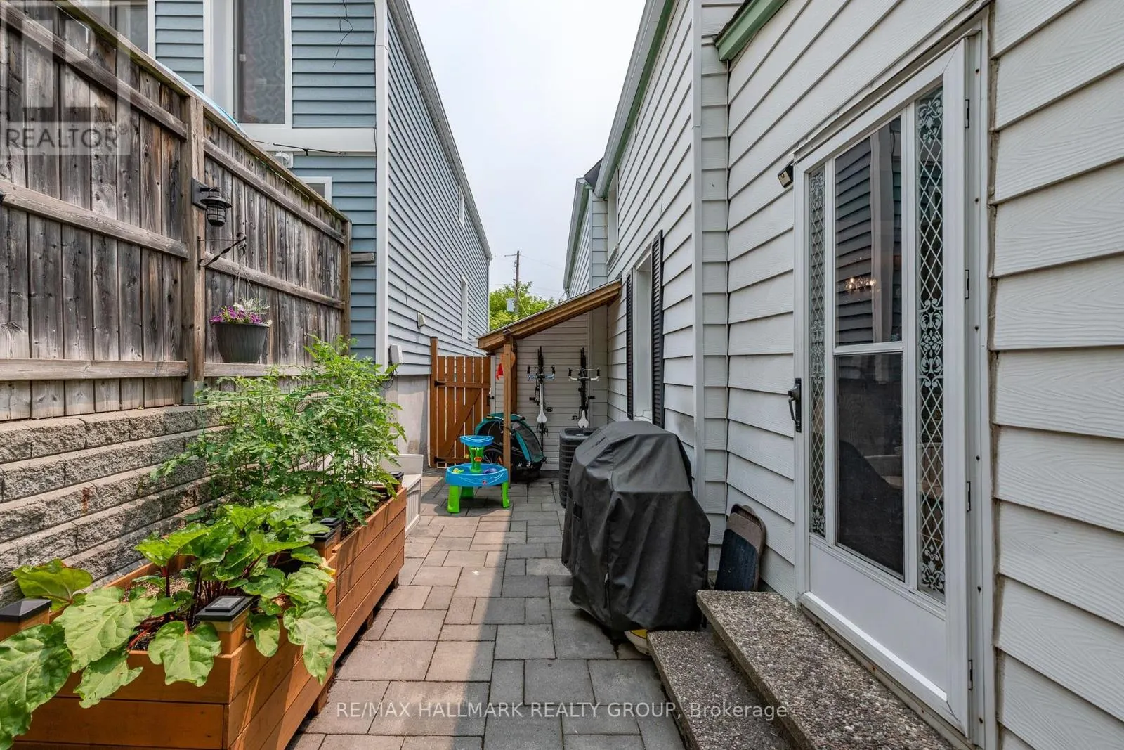 53 LOUISA STREET