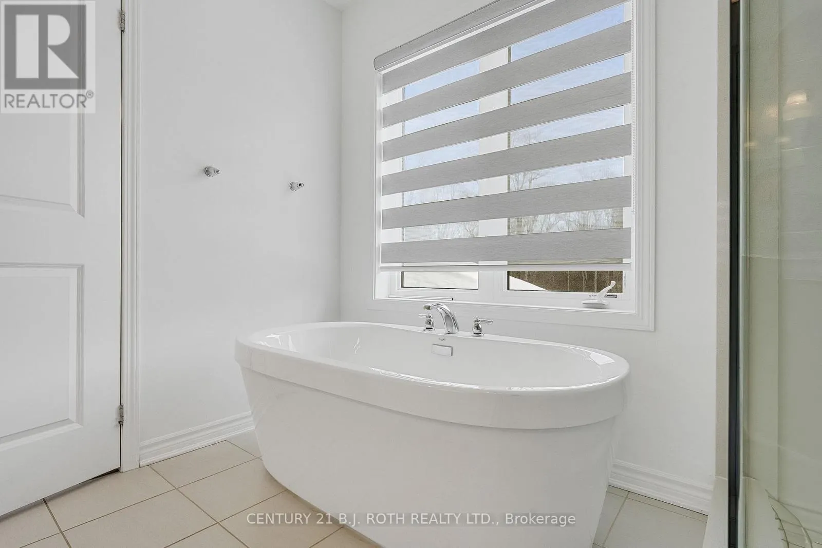 22 DYER CRESCENT