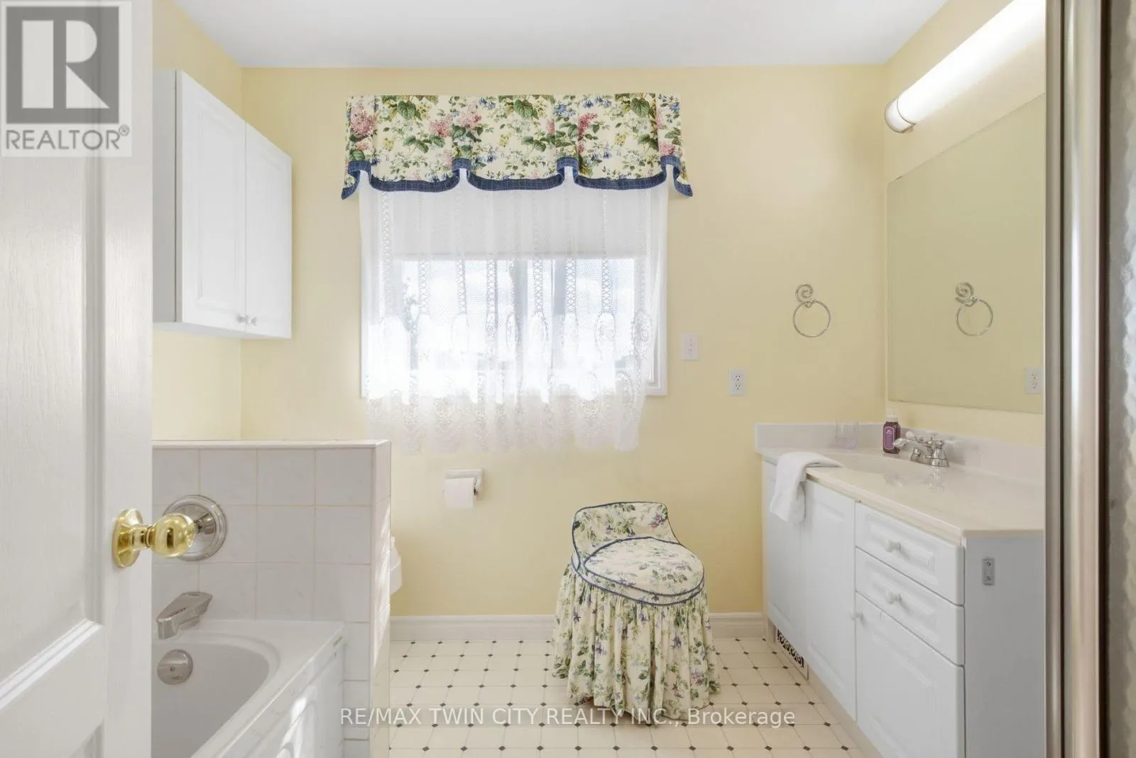 1 - 10 ISHERWOOD AVENUE