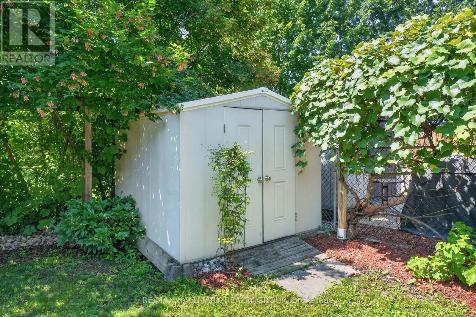 385 PRINCESS LOUISE DRIVE