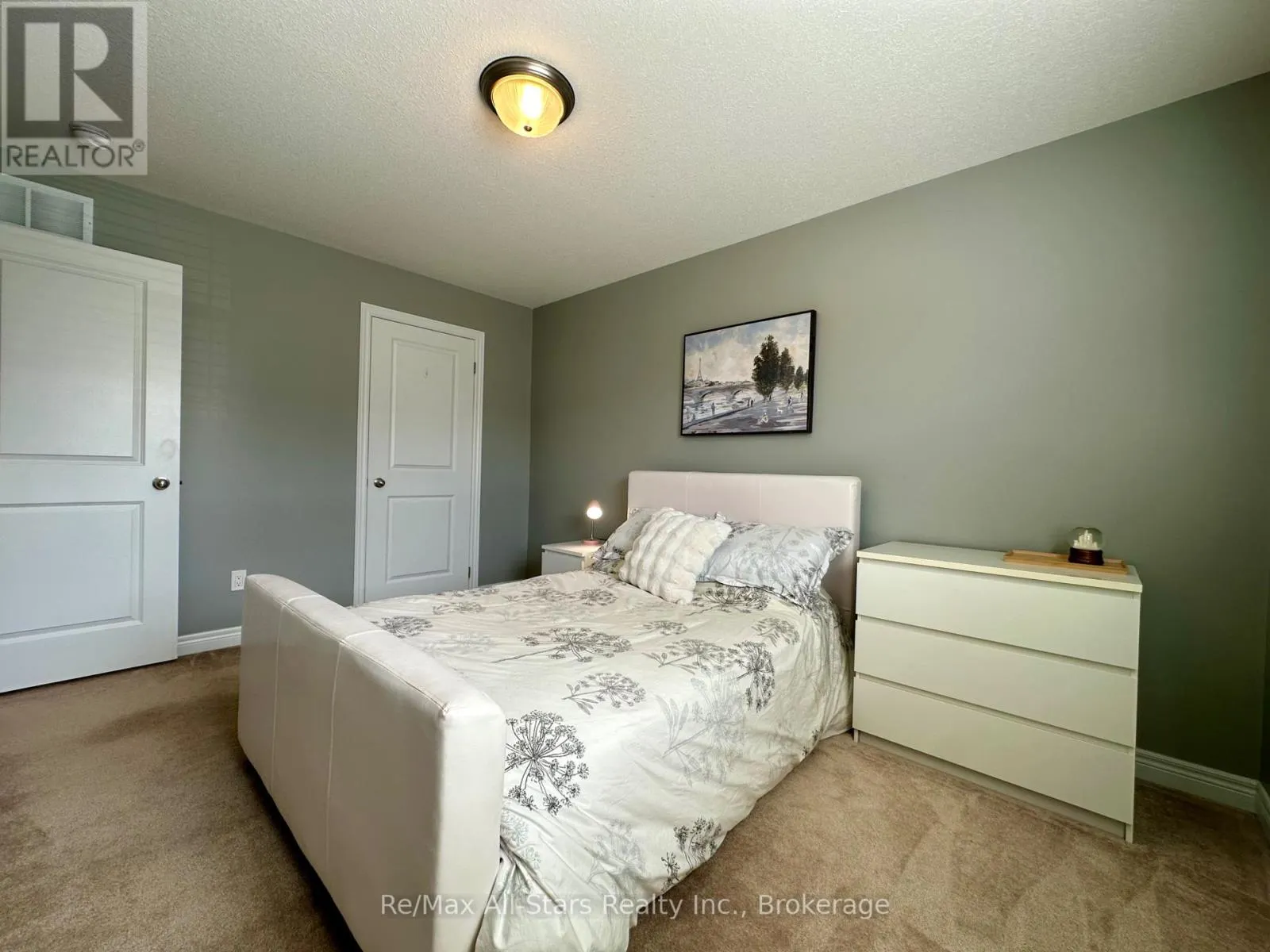 9 BRIARWOOD AVENUE