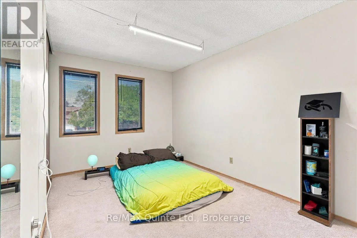 281 COLLEGE STREET W
