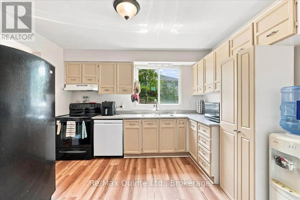 281 COLLEGE STREET W