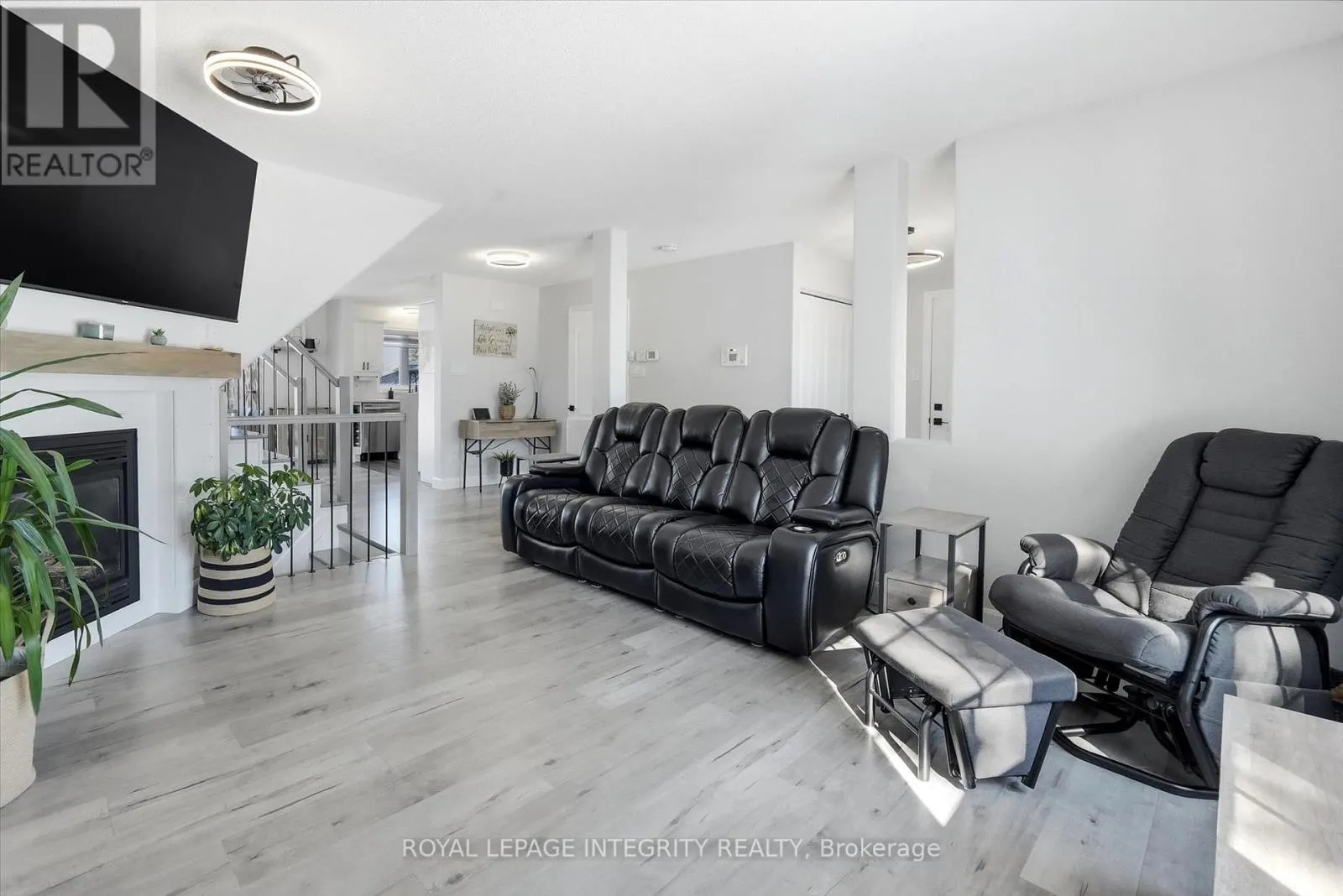 36 FRONTENAC BOULEVARD