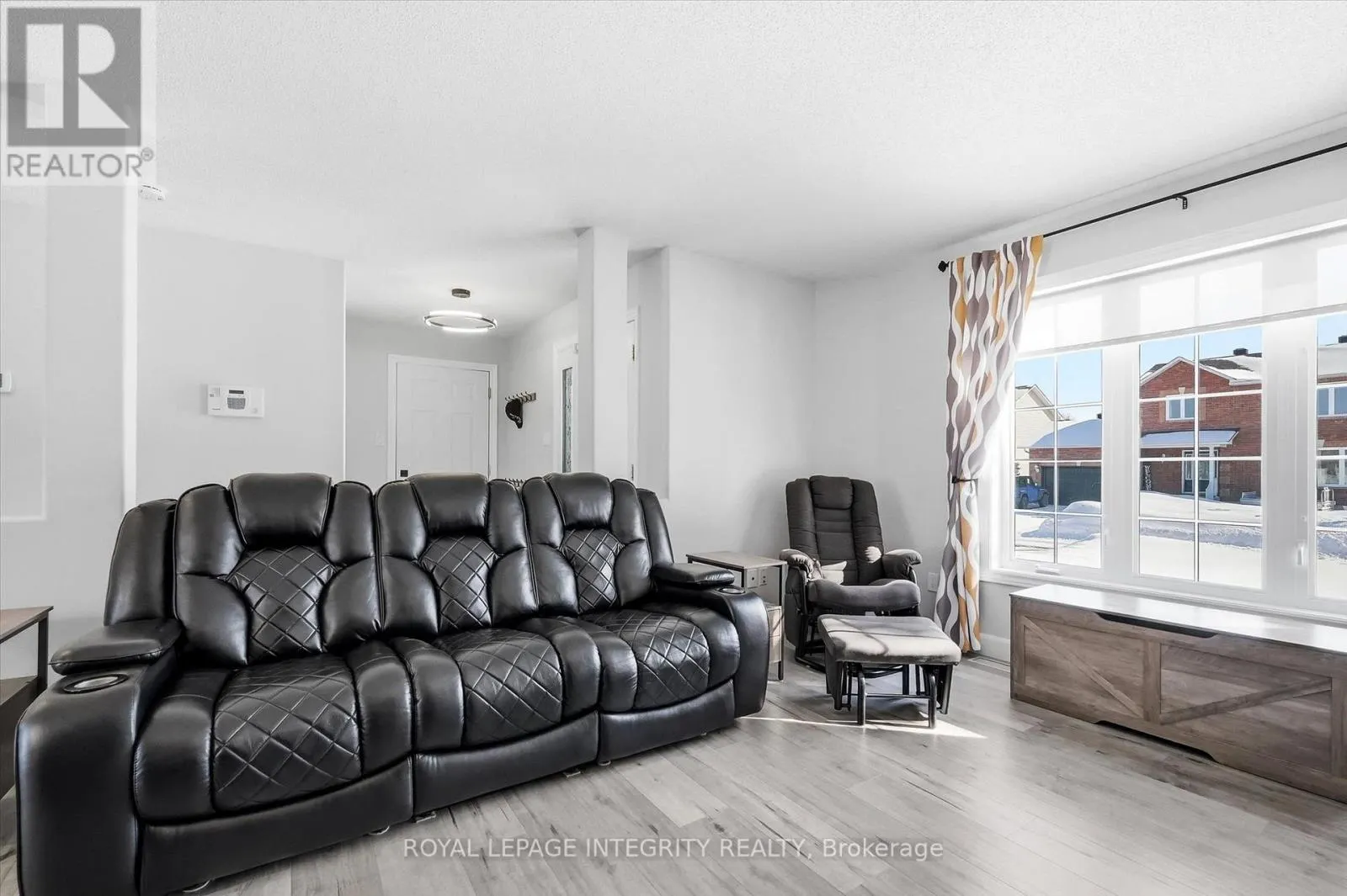 36 FRONTENAC BOULEVARD