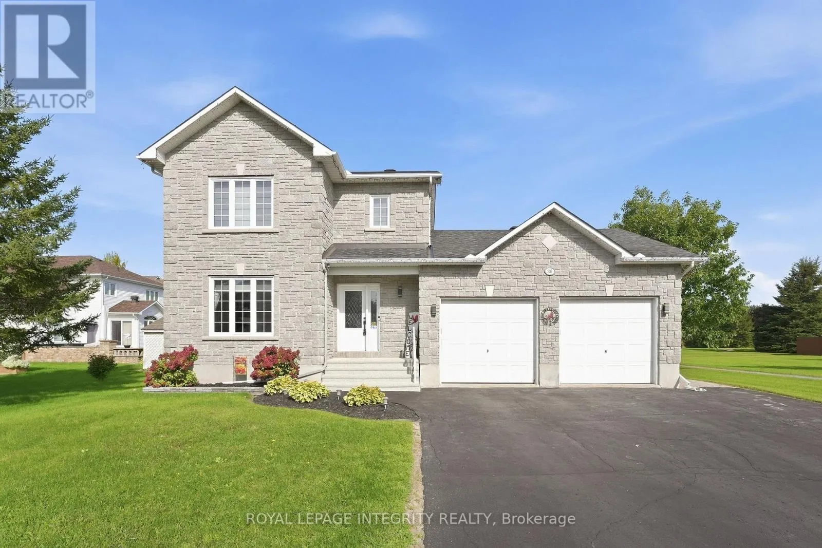 36 FRONTENAC BOULEVARD