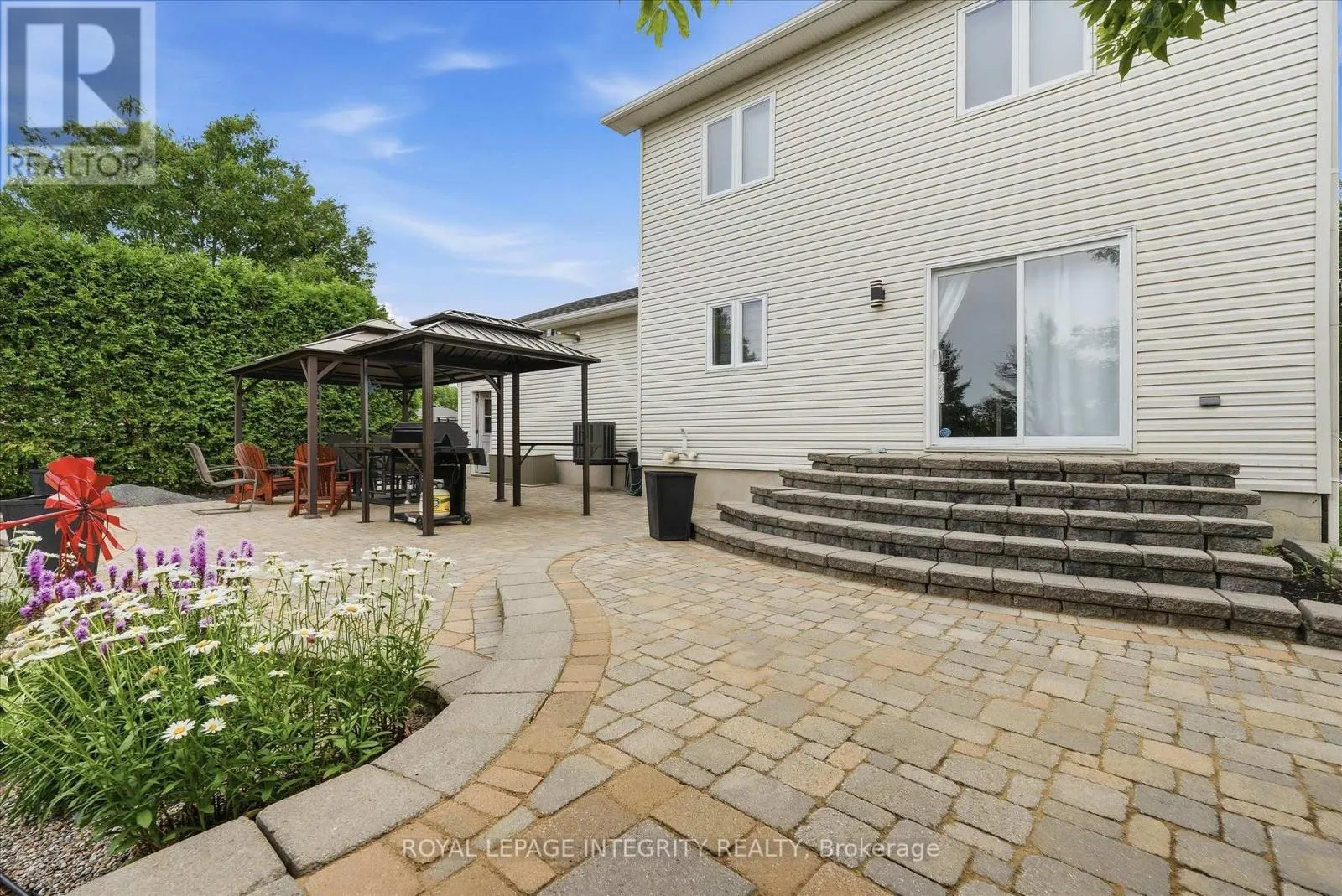 36 FRONTENAC BOULEVARD