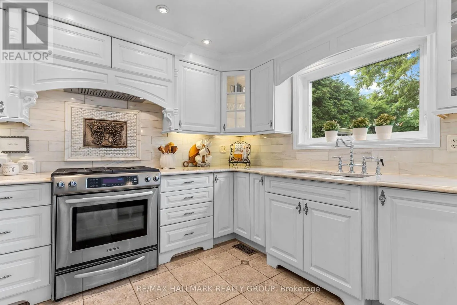 1348 TURNER CRESCENT
