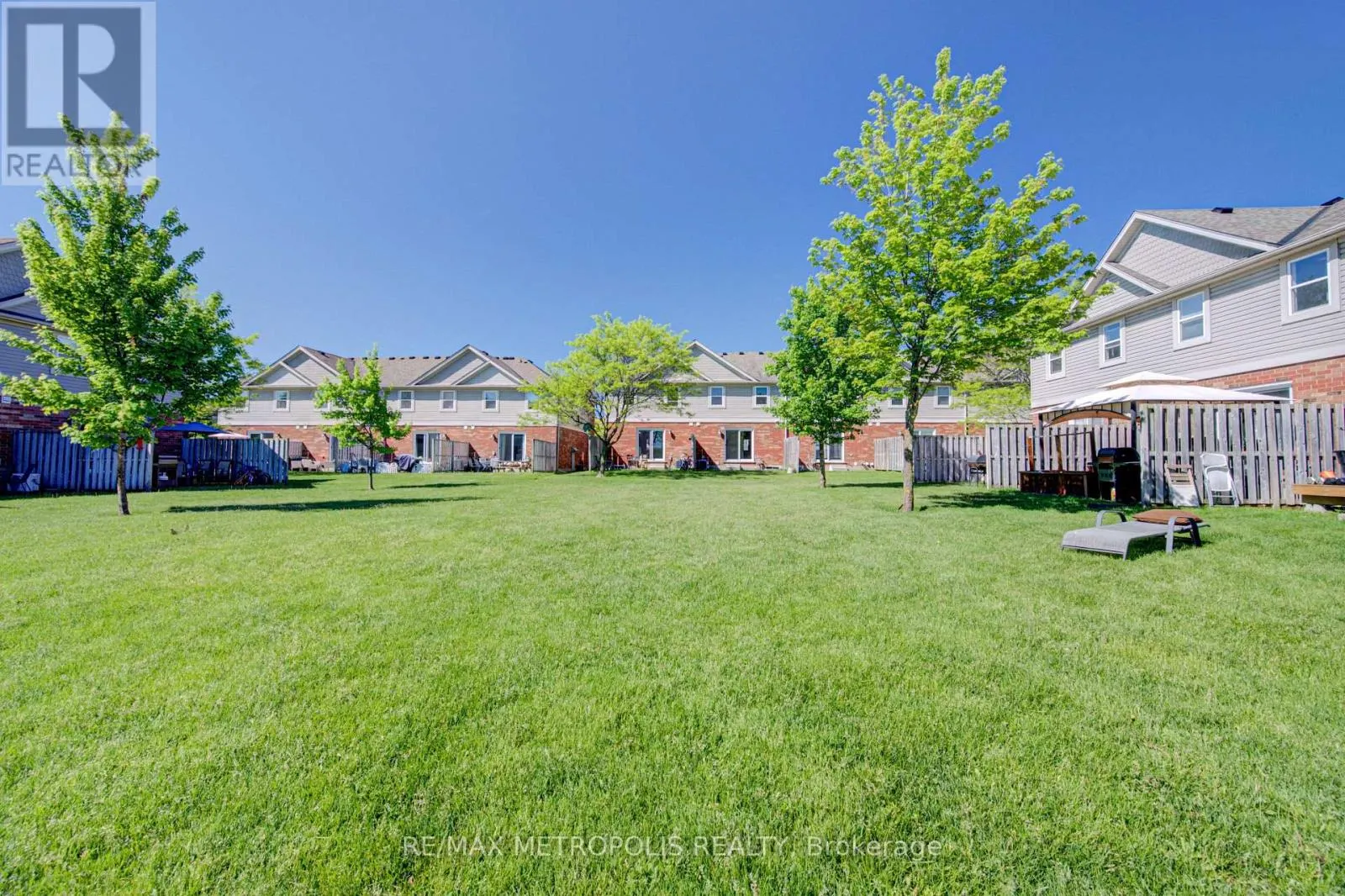 37 - 124 GOSLING GARDENS