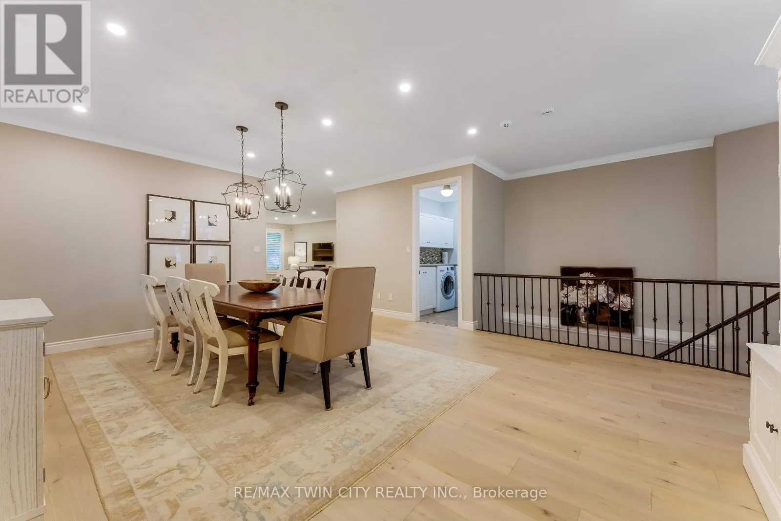 213 EDGEWATER CRESCENT