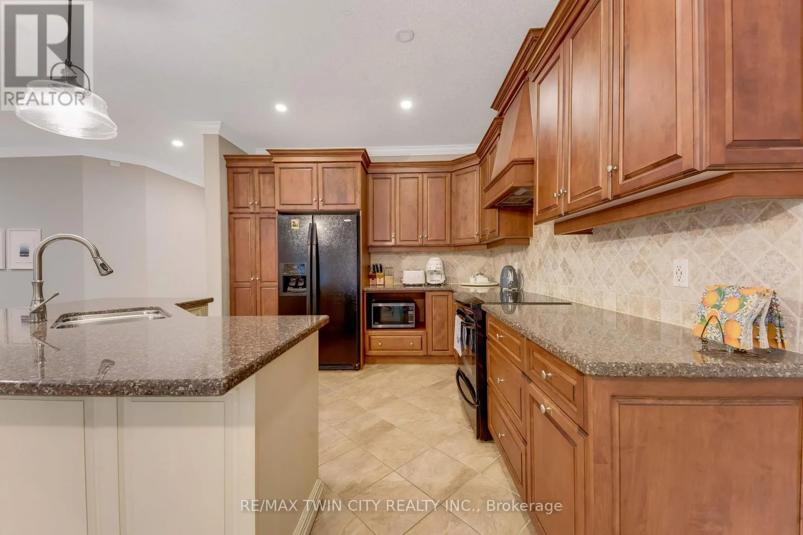 213 EDGEWATER CRESCENT