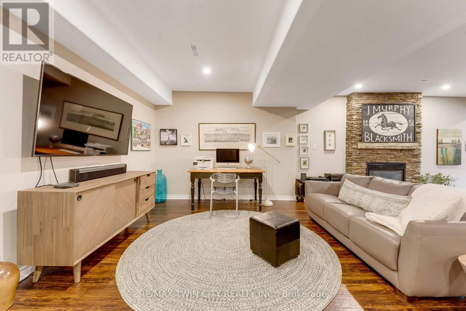 213 EDGEWATER CRESCENT