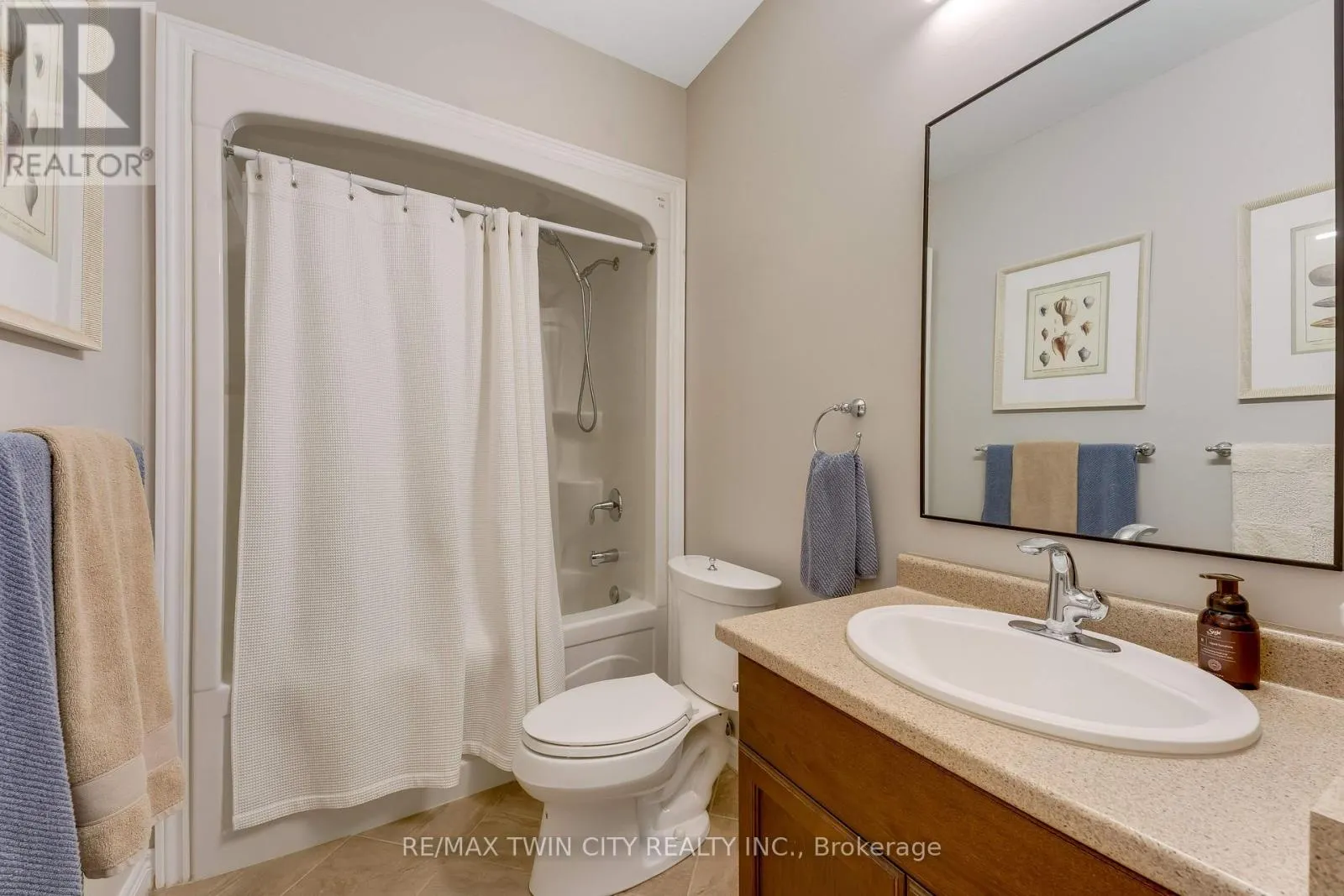 213 EDGEWATER CRESCENT