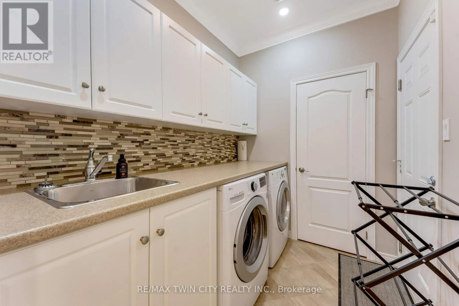 213 EDGEWATER CRESCENT
