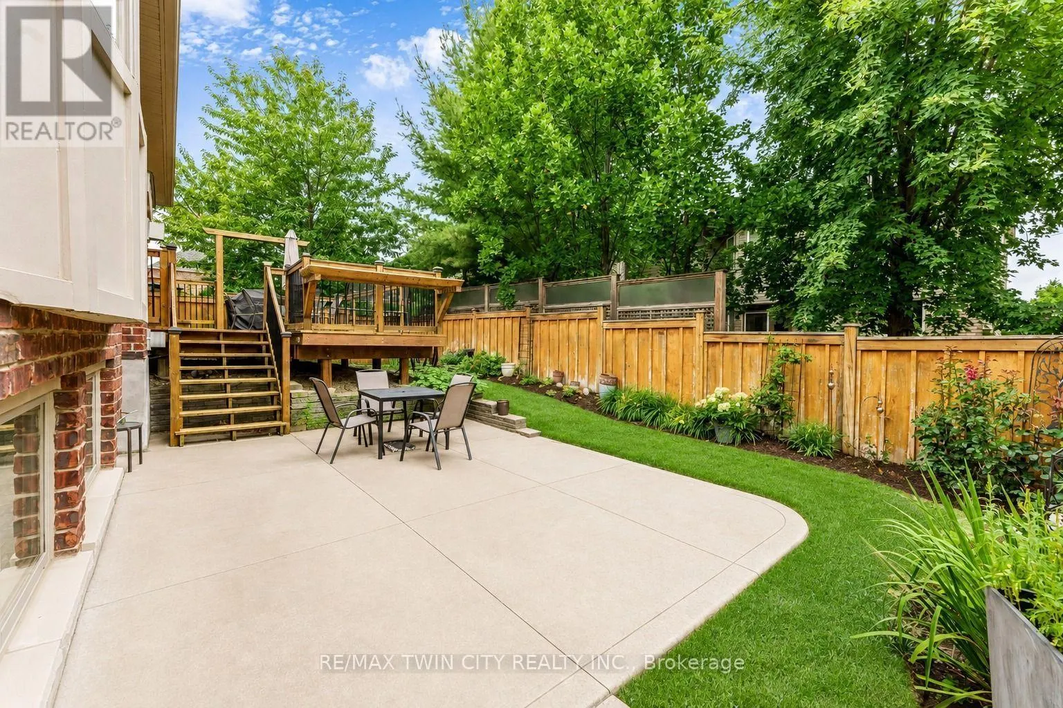 213 EDGEWATER CRESCENT