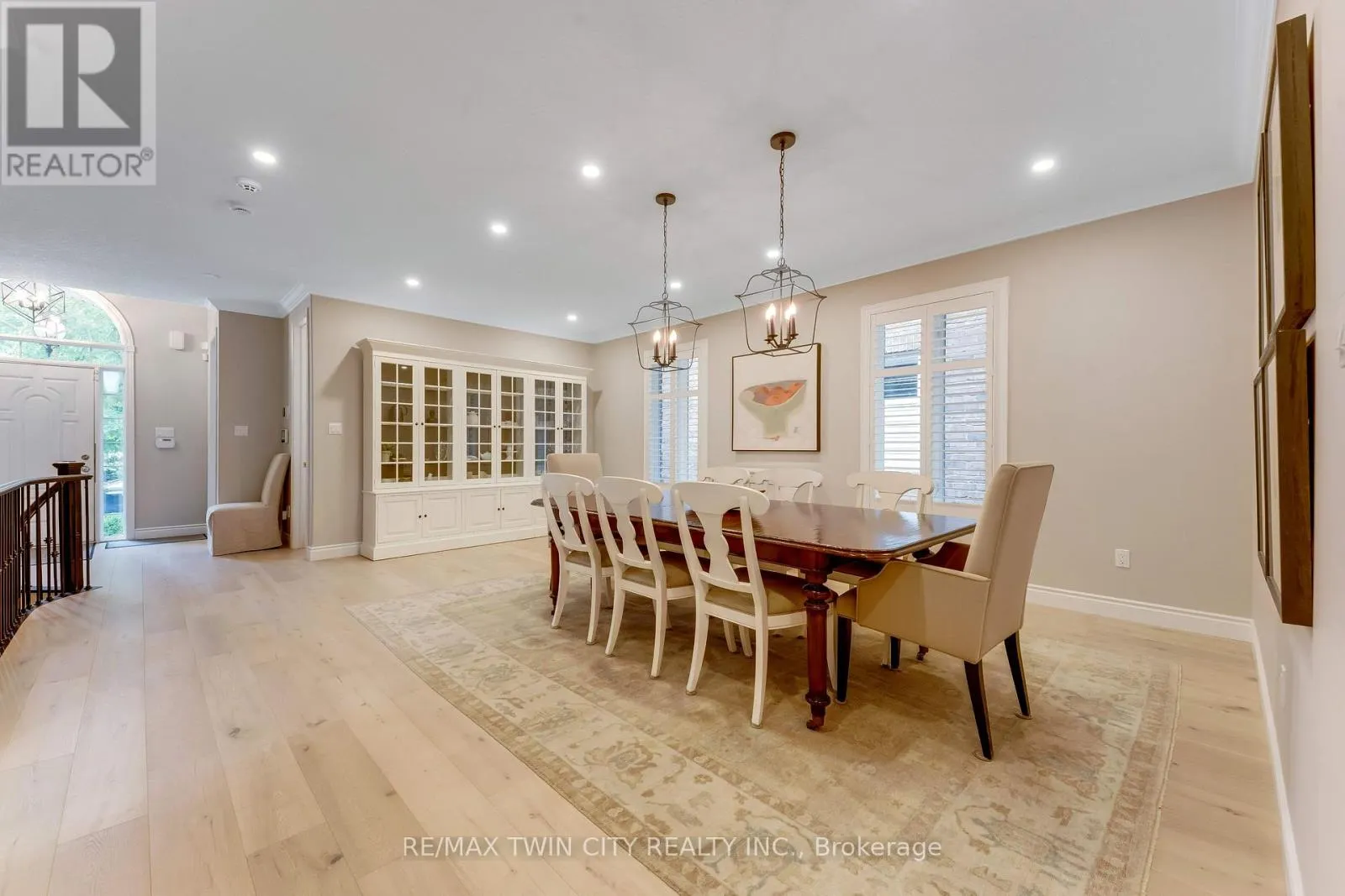 213 EDGEWATER CRESCENT
