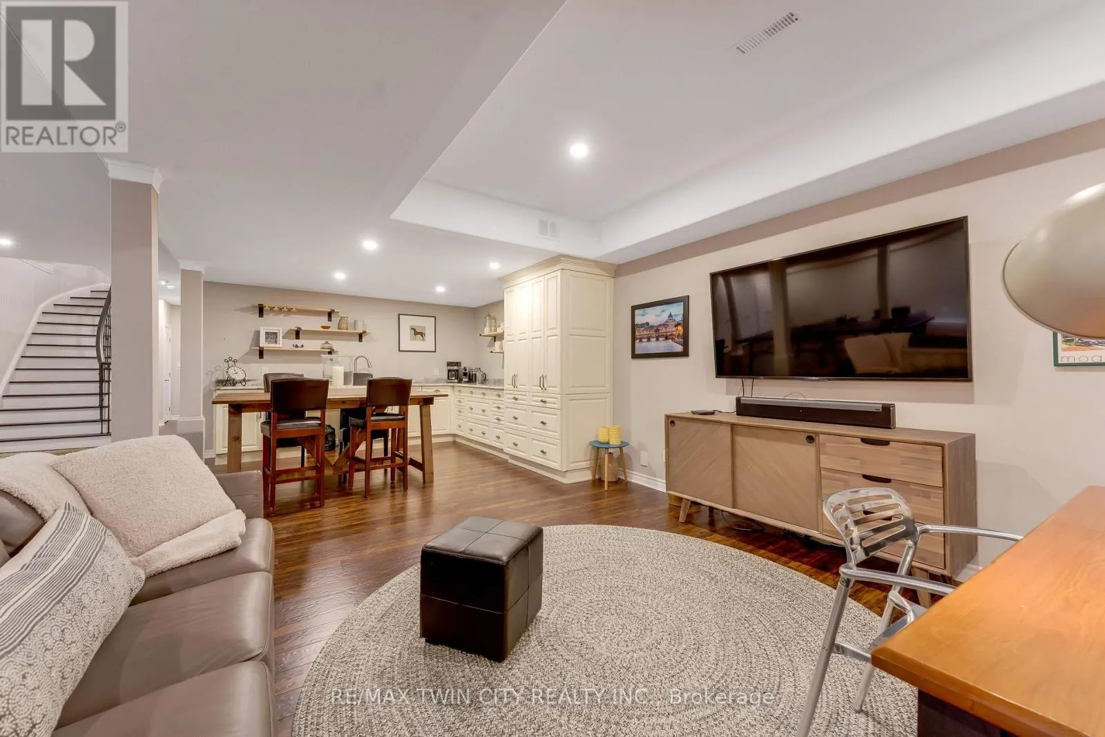 213 EDGEWATER CRESCENT