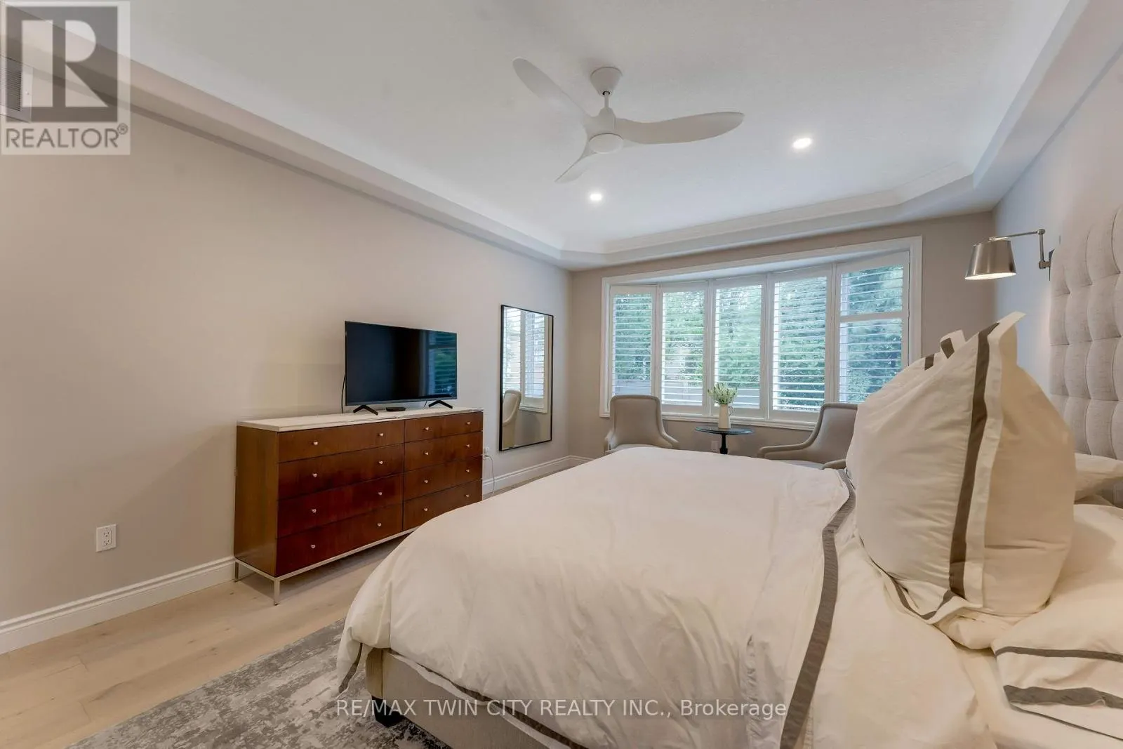213 EDGEWATER CRESCENT