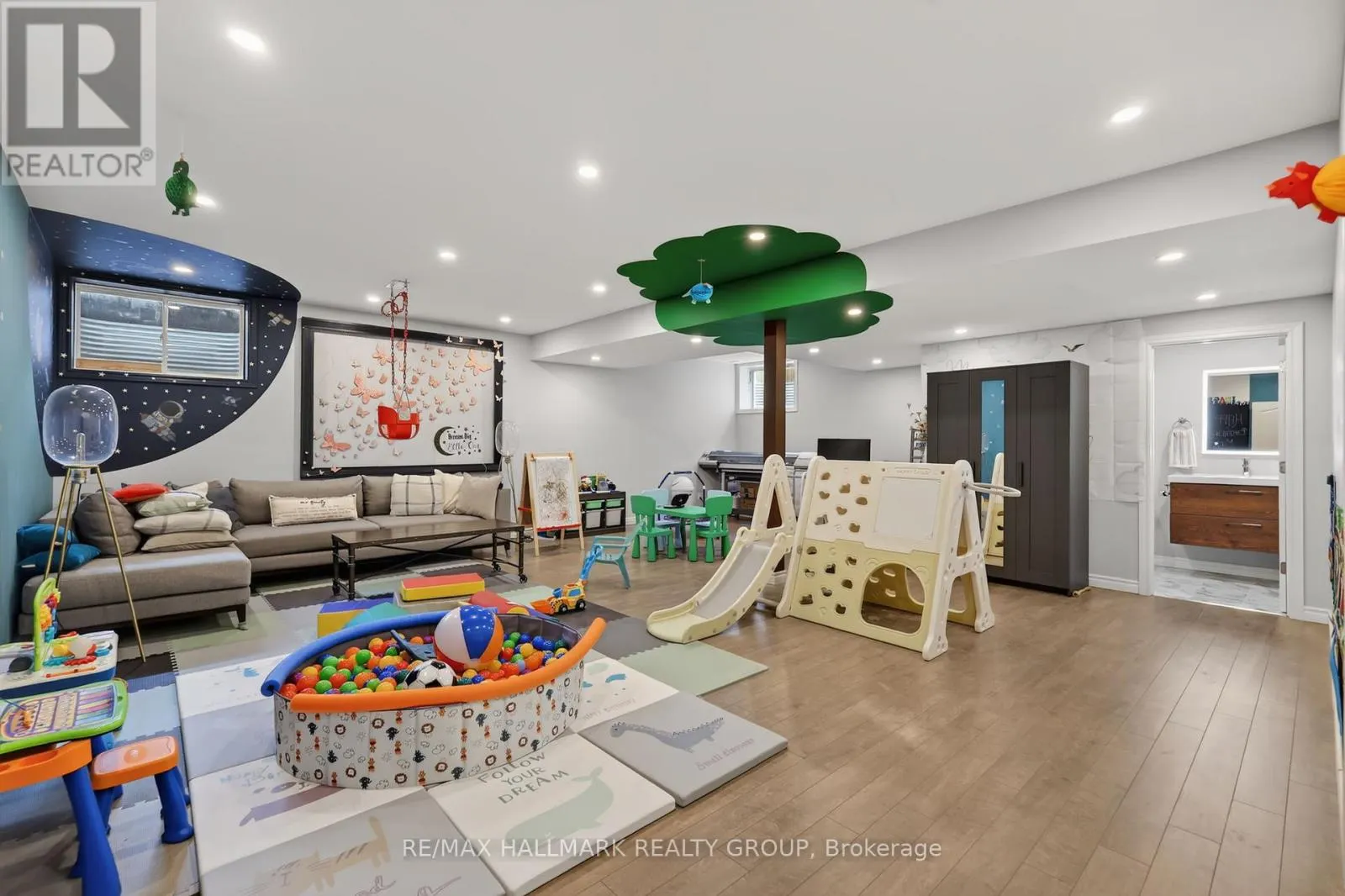 878 EXCURSION WAY