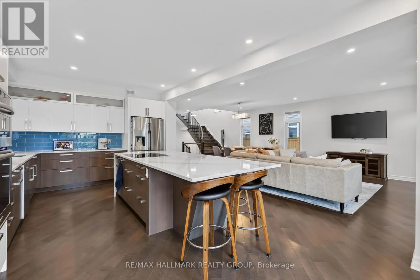 878 EXCURSION WAY