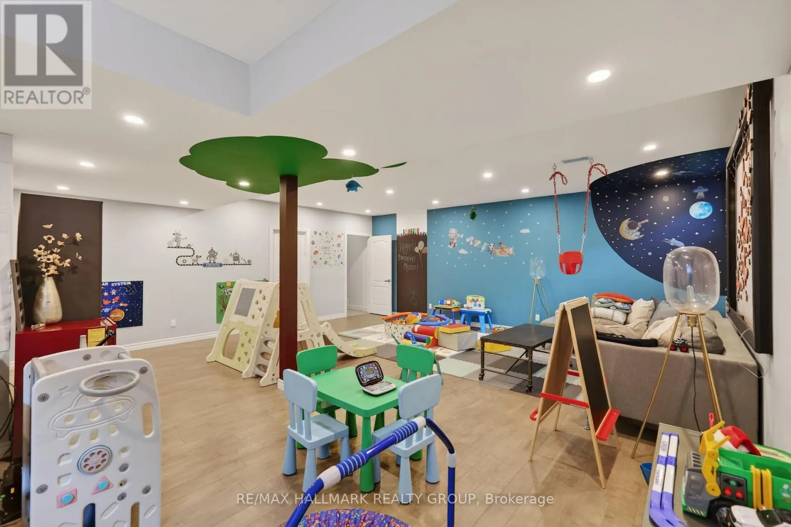 878 EXCURSION WAY