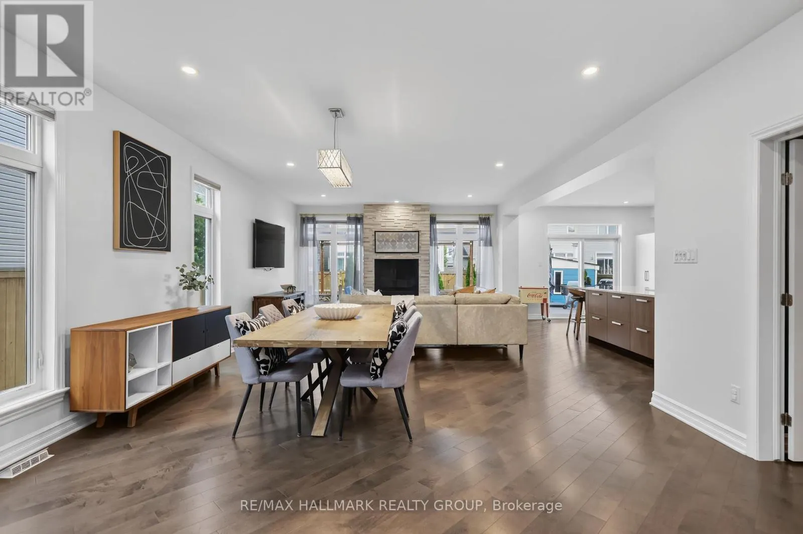 878 EXCURSION WAY