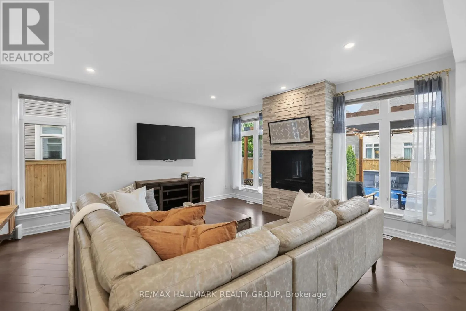 878 EXCURSION WAY
