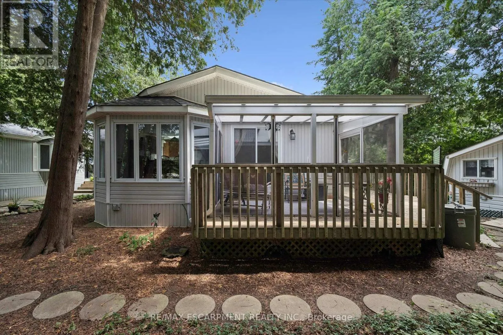 4 SPRUCE AVENUE