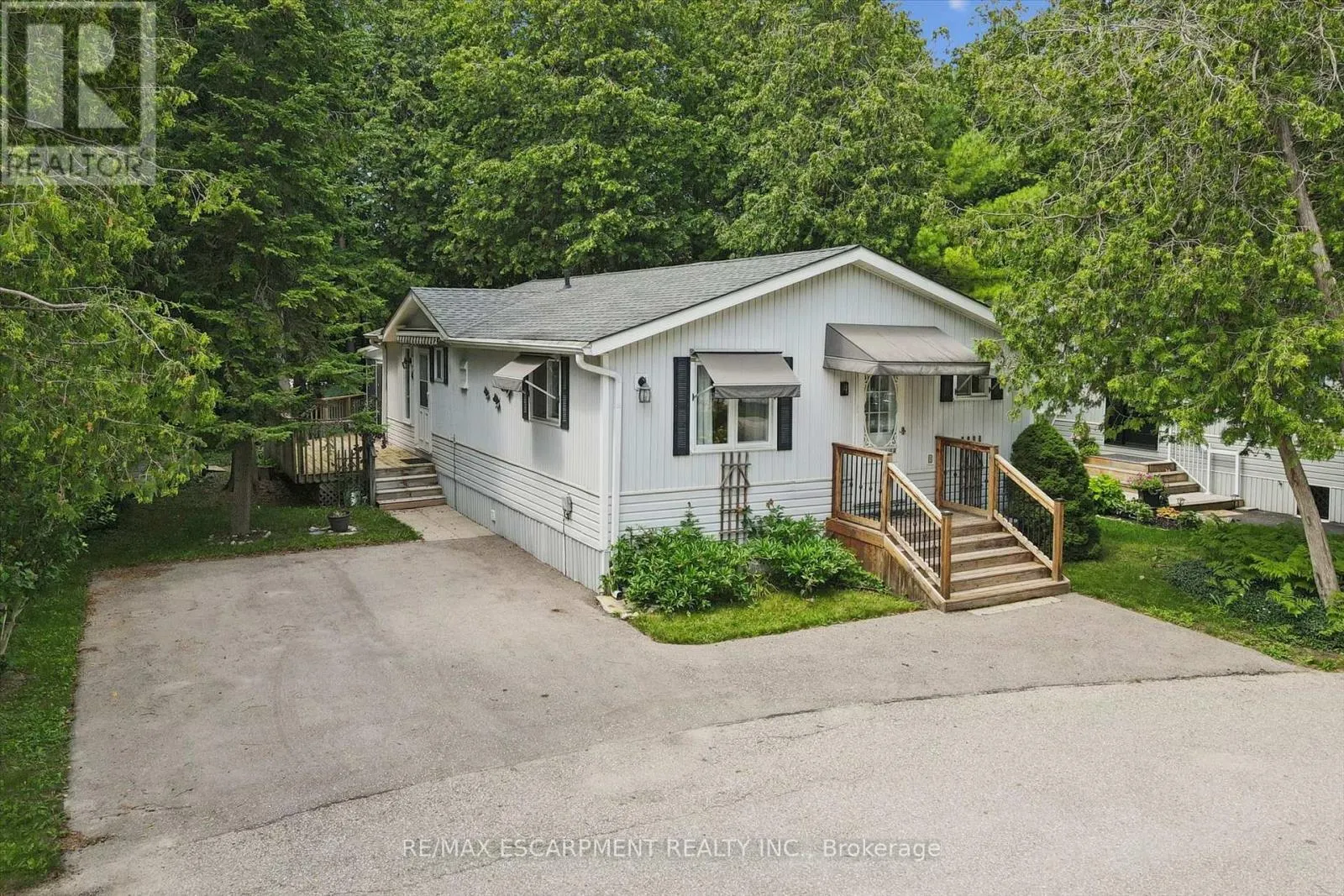 4 SPRUCE AVENUE