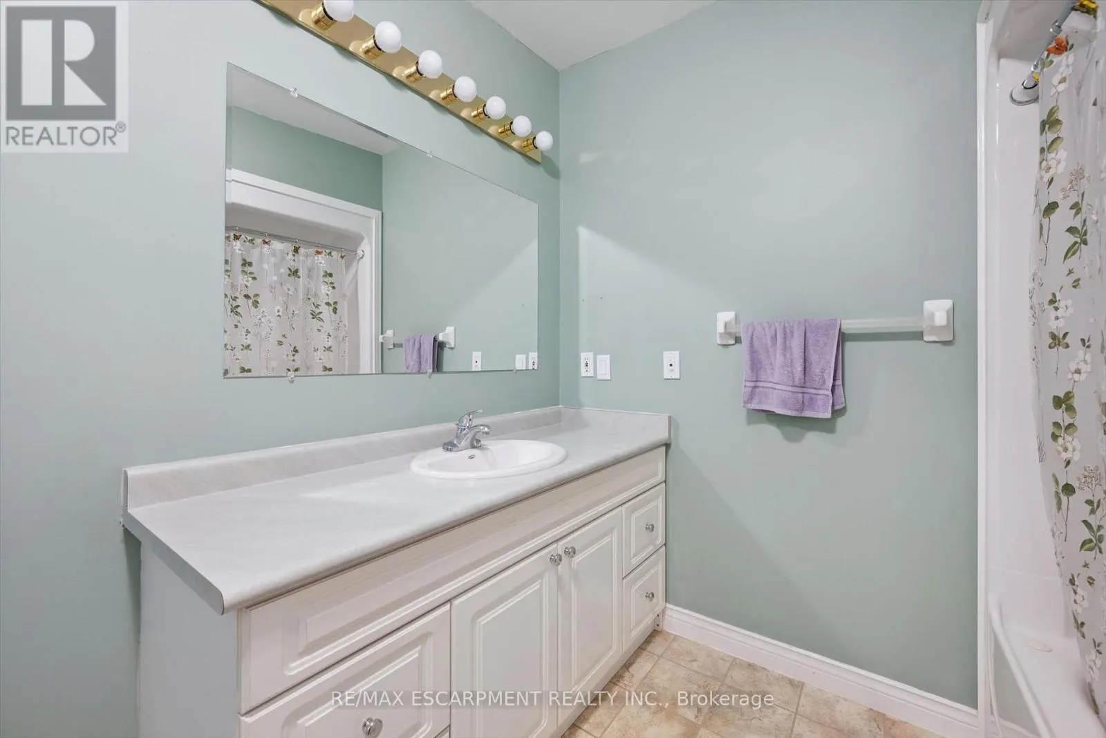 4 SPRUCE AVENUE