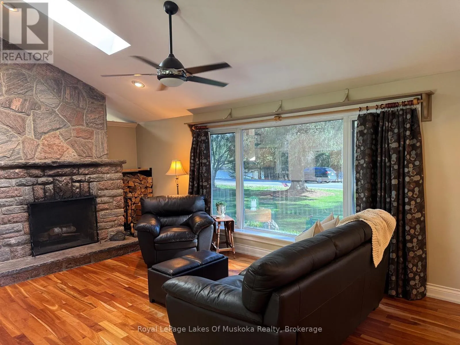 2 LESLIE DRIVE W