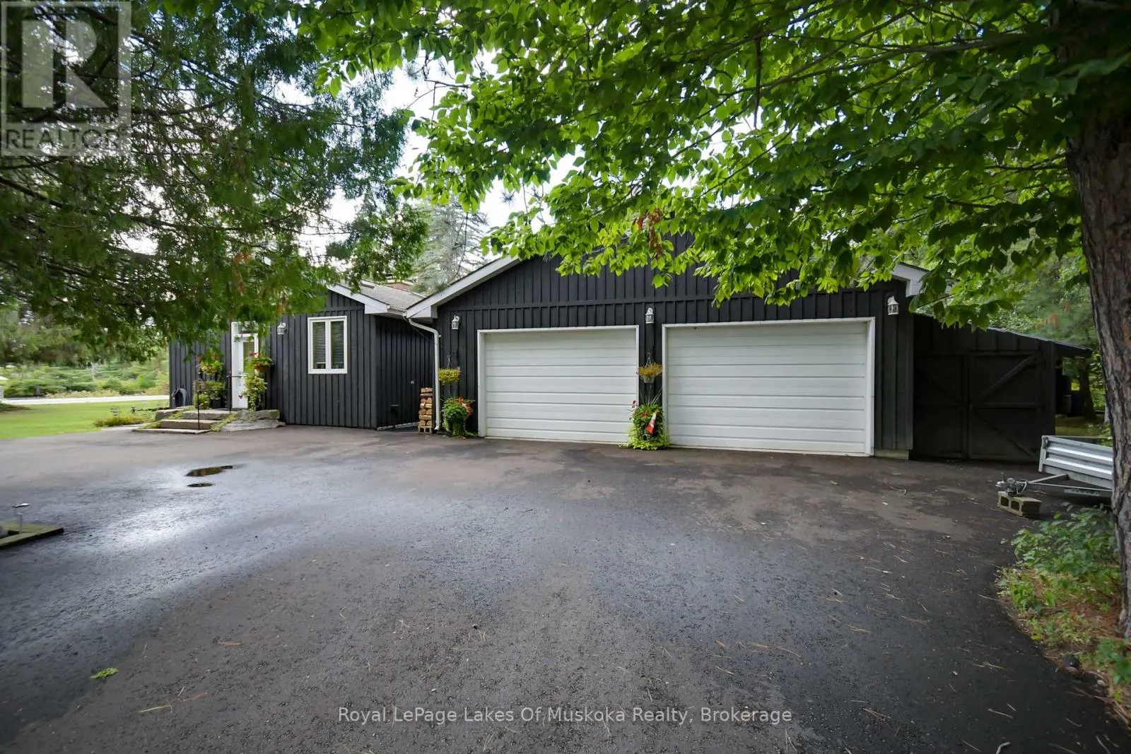 2 LESLIE DRIVE W