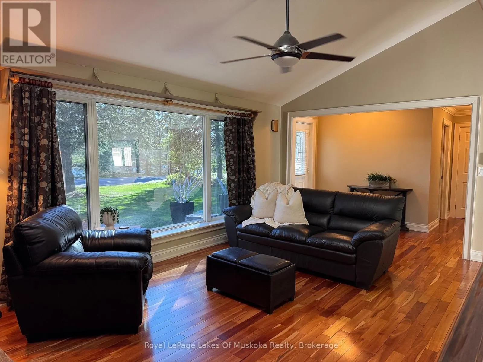 2 LESLIE DRIVE W