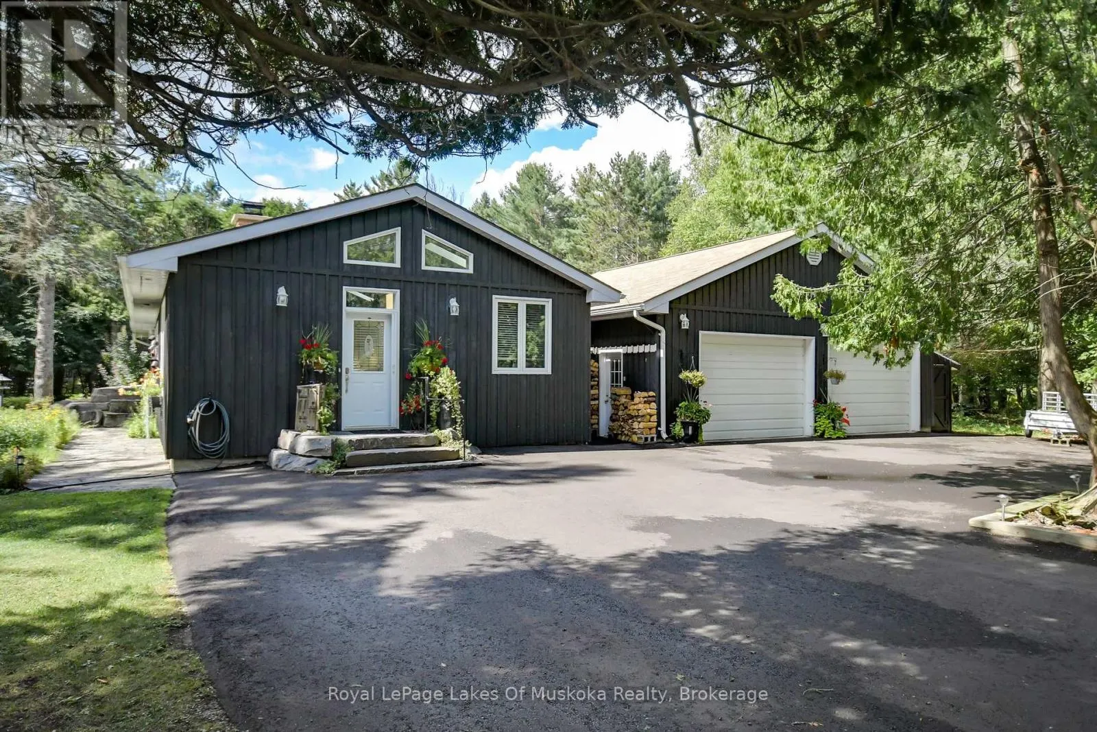 2 LESLIE DRIVE W