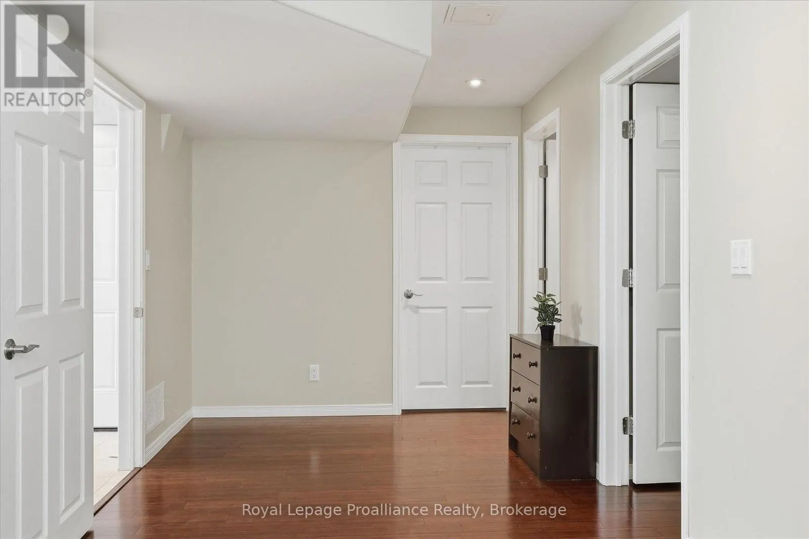 82 PARCELLS CRESCENT