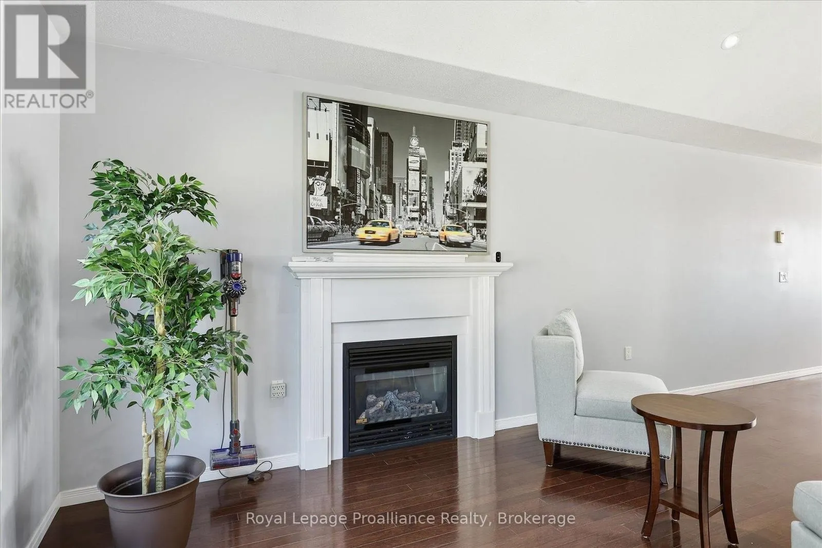 82 PARCELLS CRESCENT