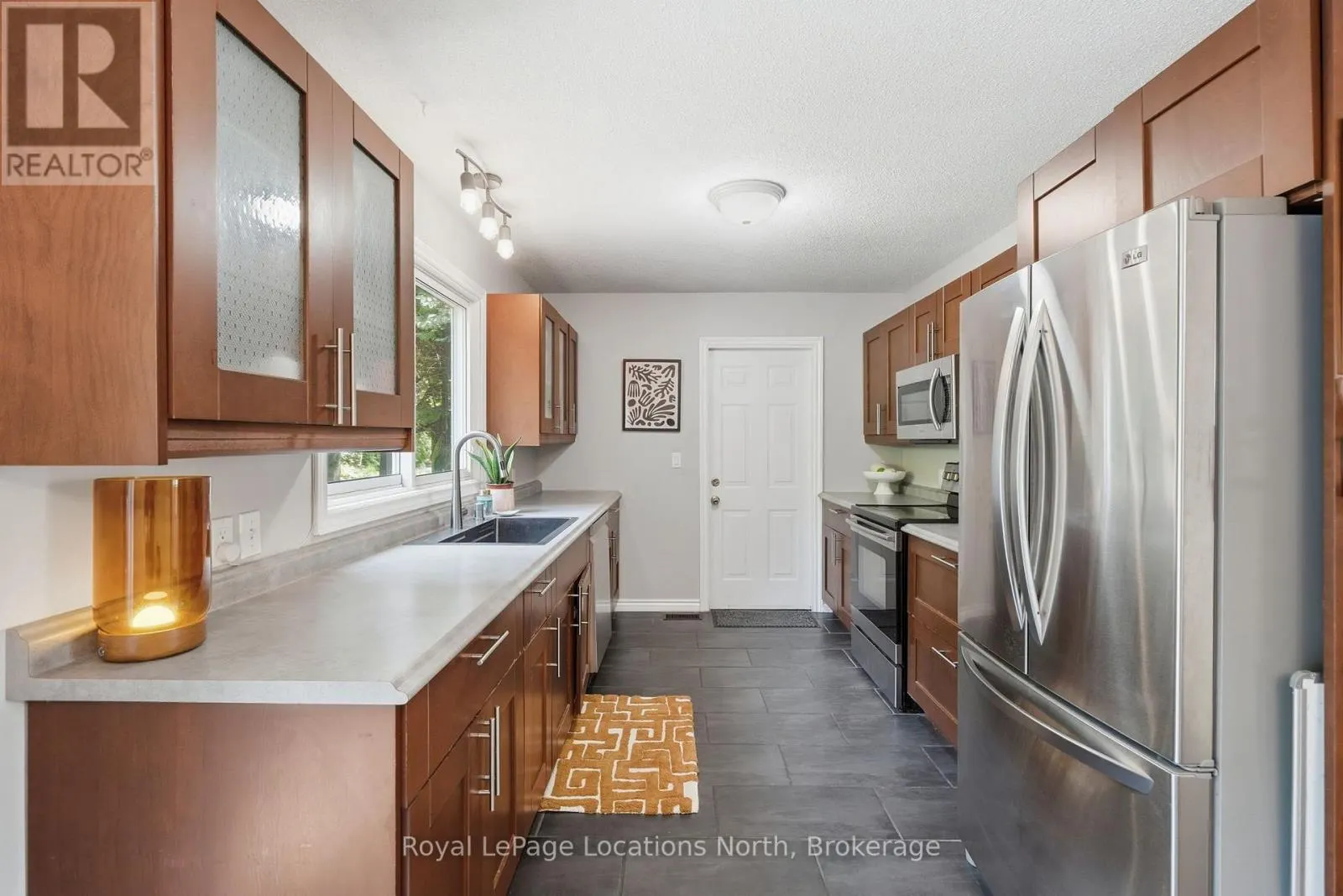 2595 6TH AVENUE W