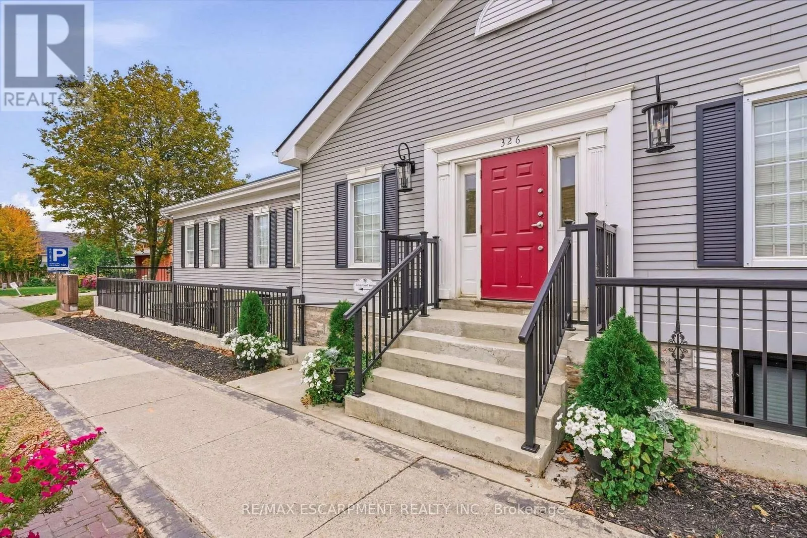 ROOM 2 - 326 WILSON STREET E