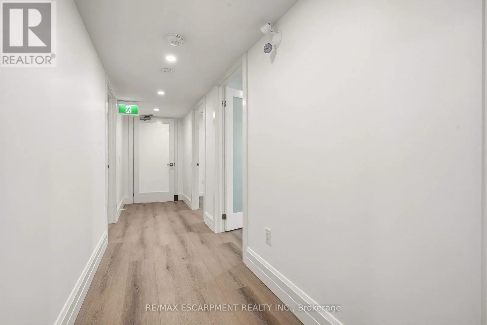 ROOM 2 - 326 WILSON STREET E