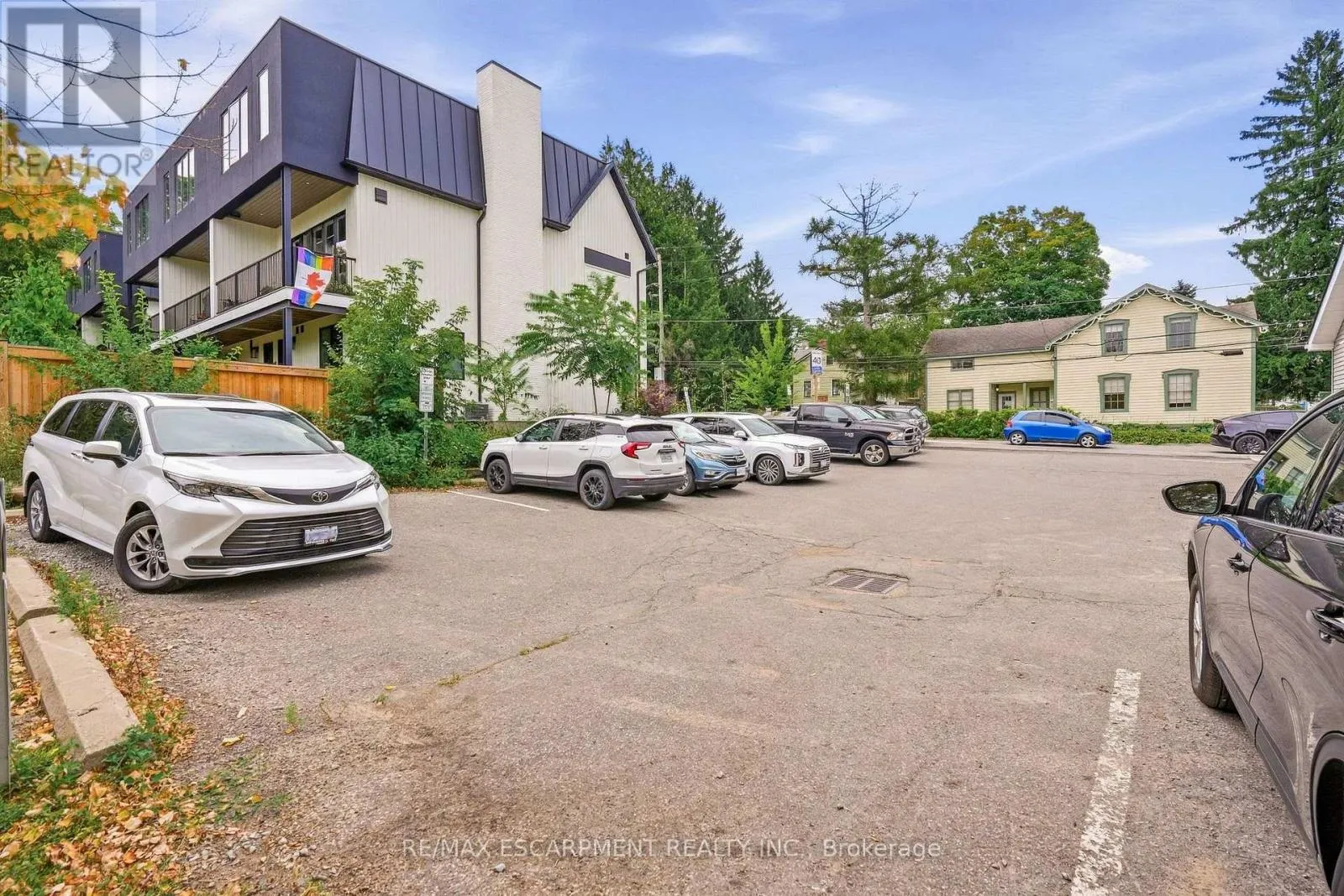 ROOM 3 - 326 WILSON STREET E