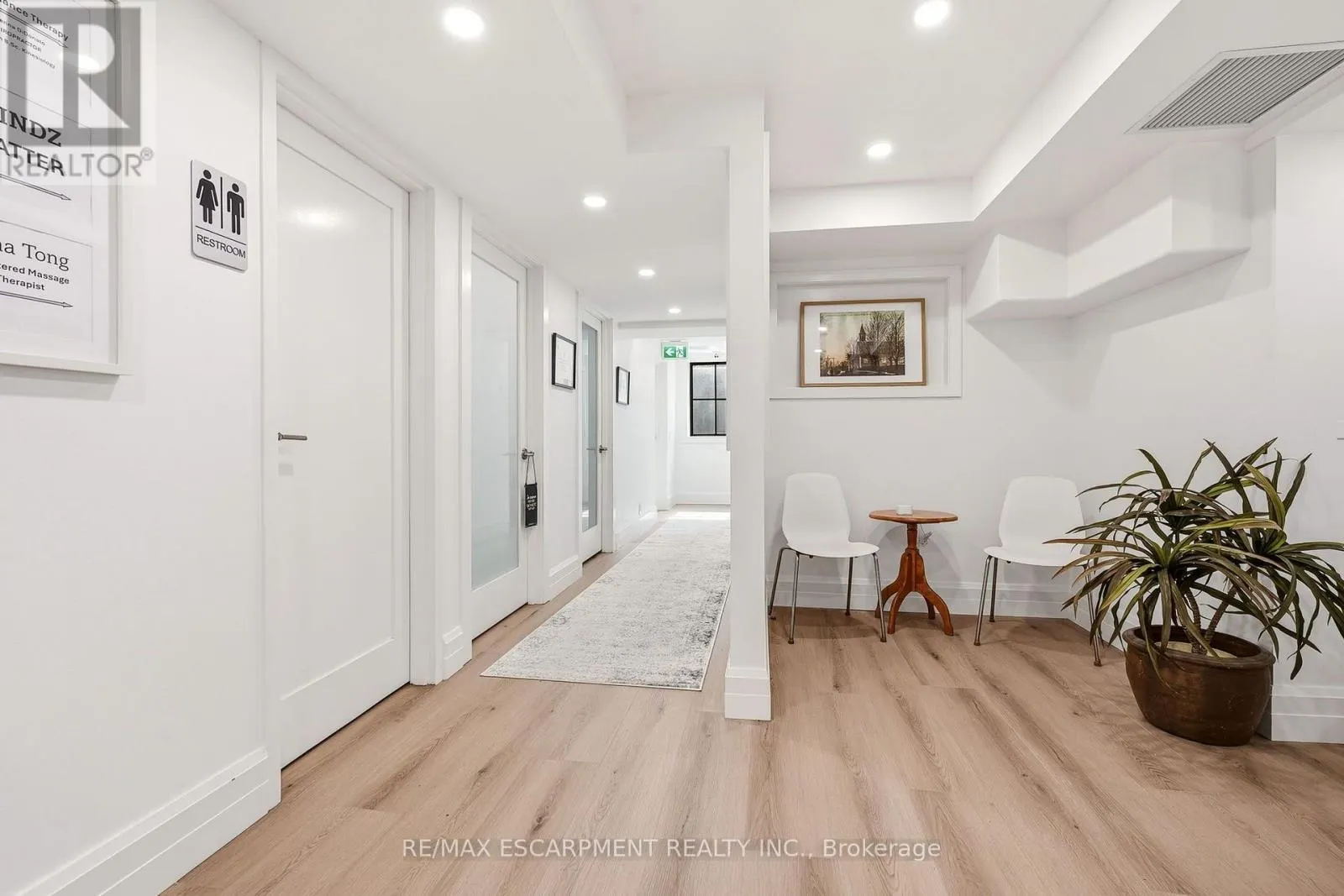 ROOM 3 - 326 WILSON STREET E