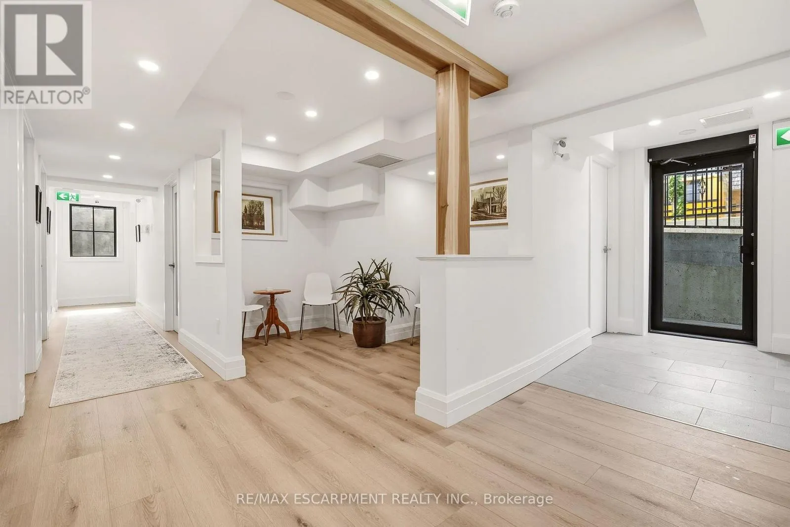 ROOM 5 - 326 WILSON STREET E