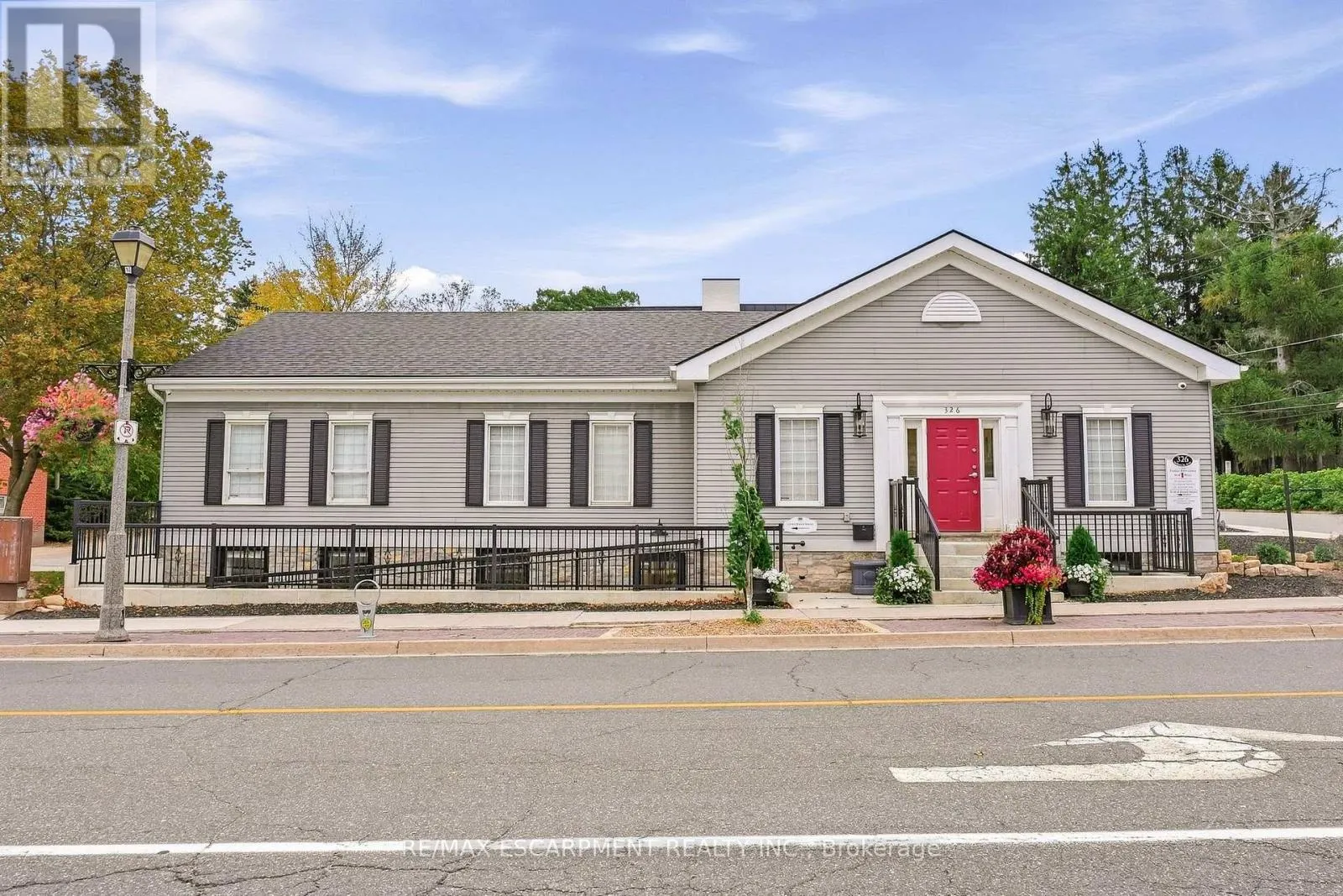 ROOM 5 - 326 WILSON STREET E