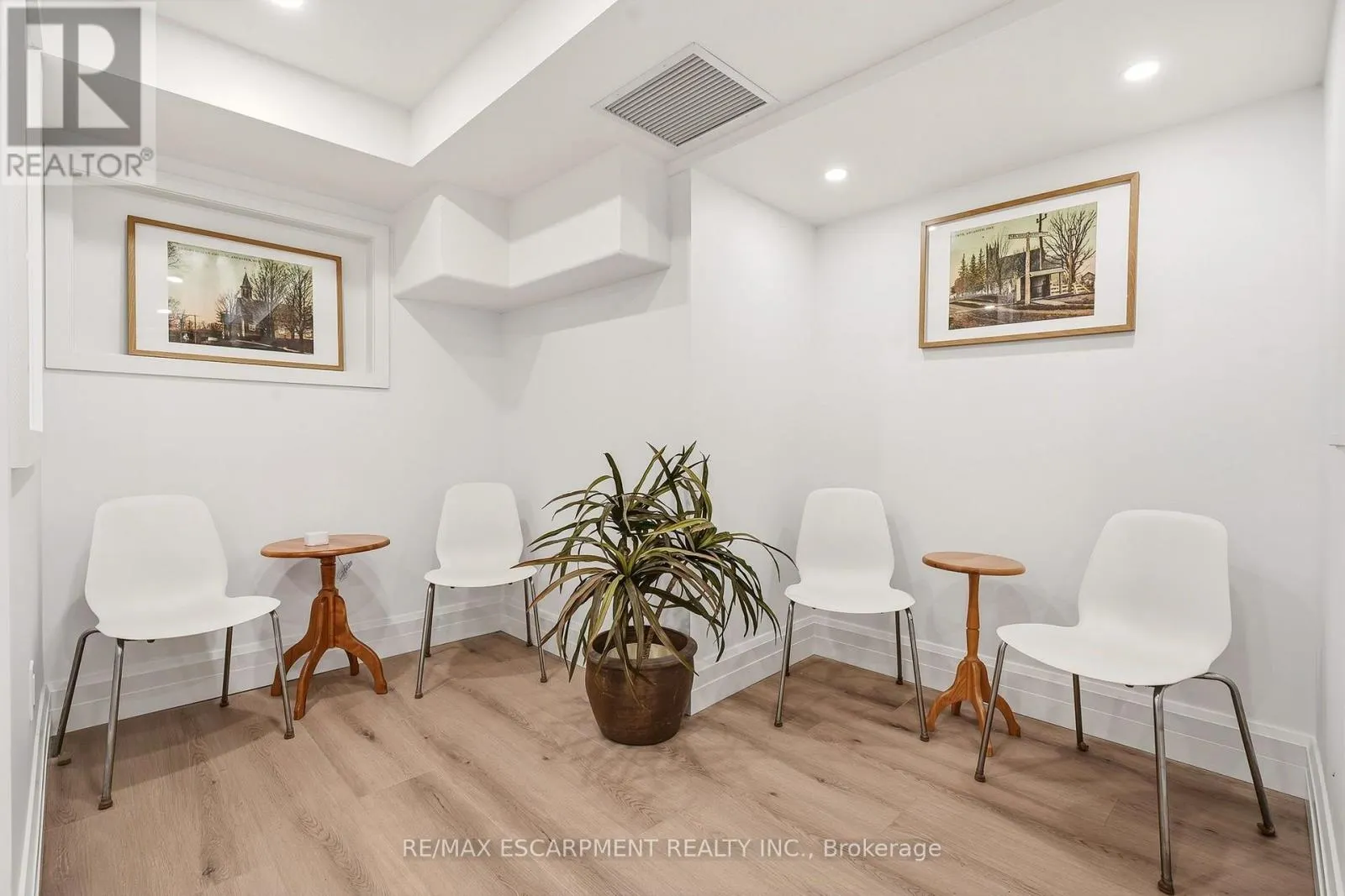 ROOM 6 - 326 WILSON STREET