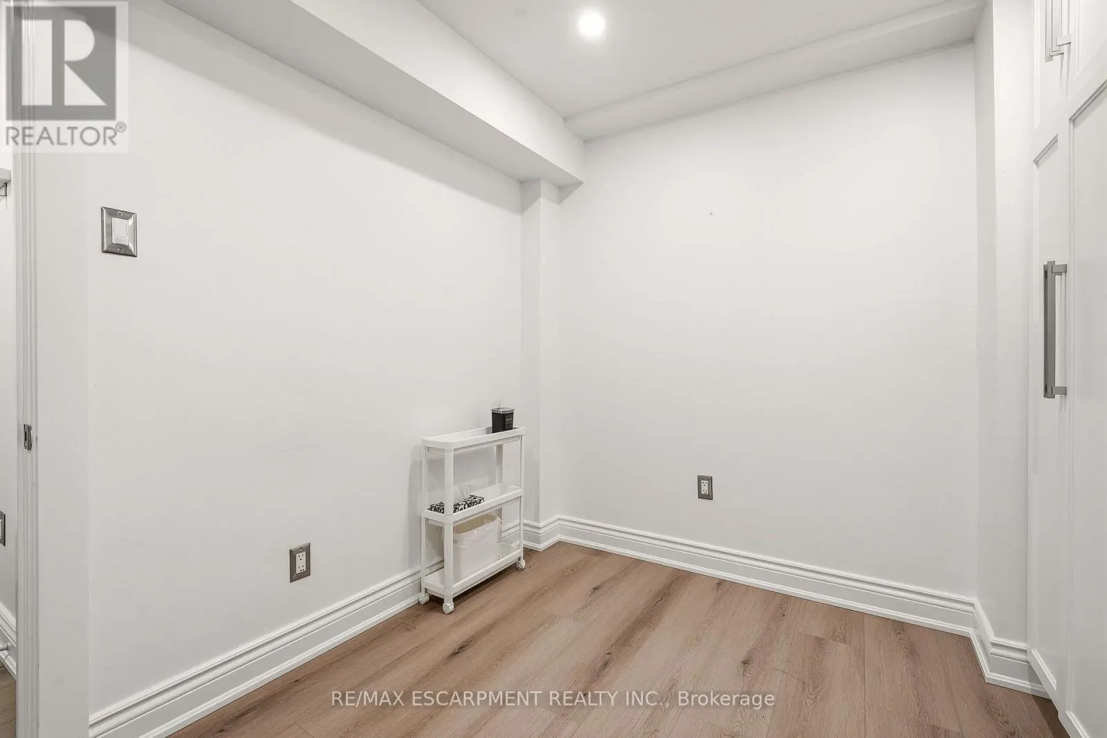 ROOM 6 - 326 WILSON STREET