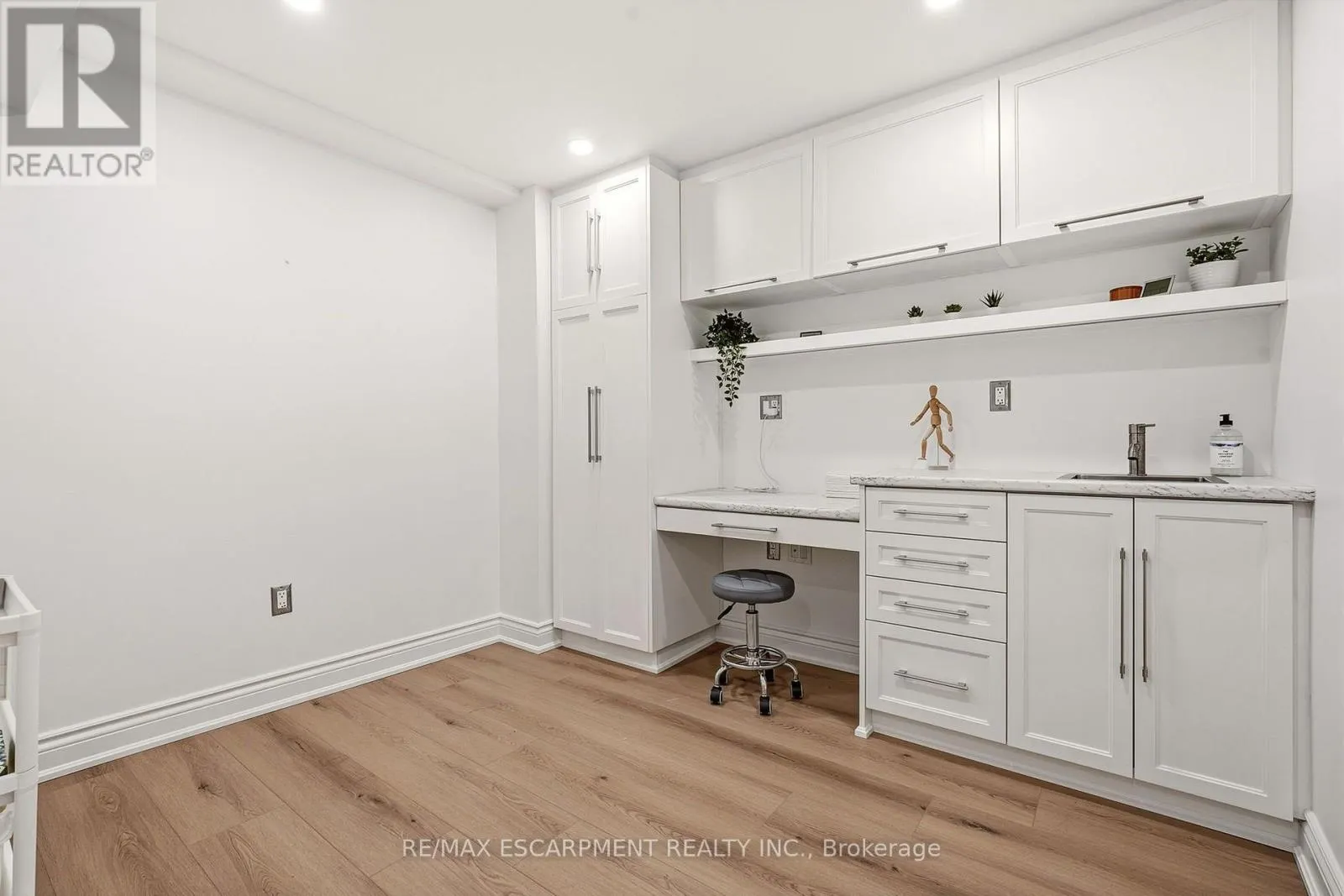 ROOM 6 - 326 WILSON STREET