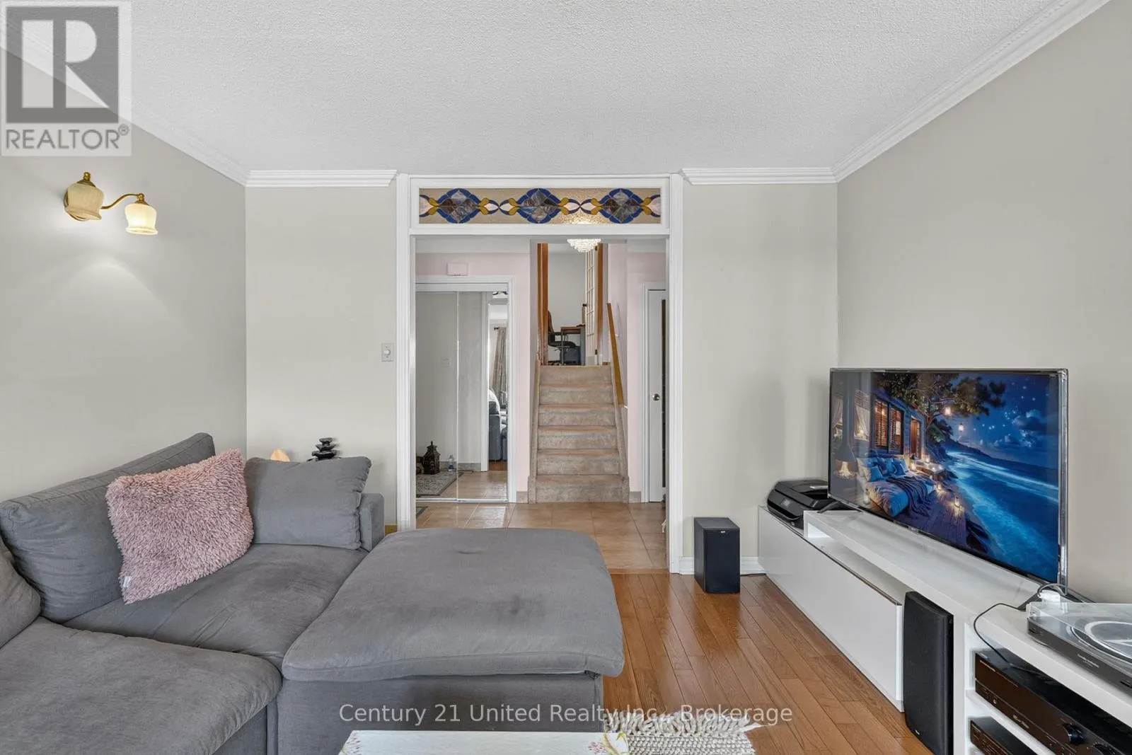1696 APPLEWOOD CRESCENT